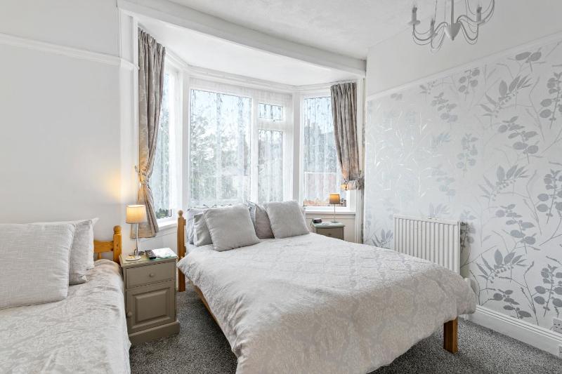 Standard Family Room image 1
