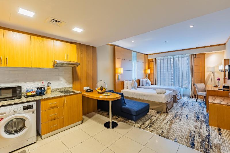 Deluxe Room image 3