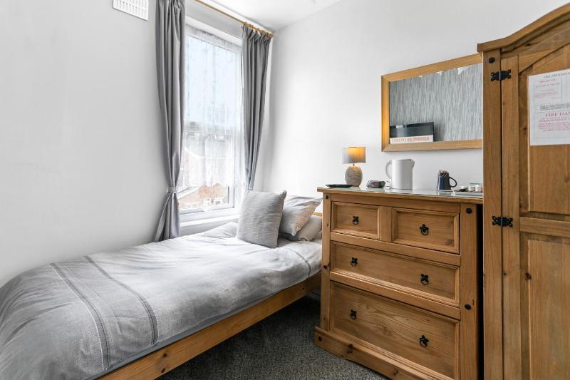 Single Room with Private Bathroom image 2