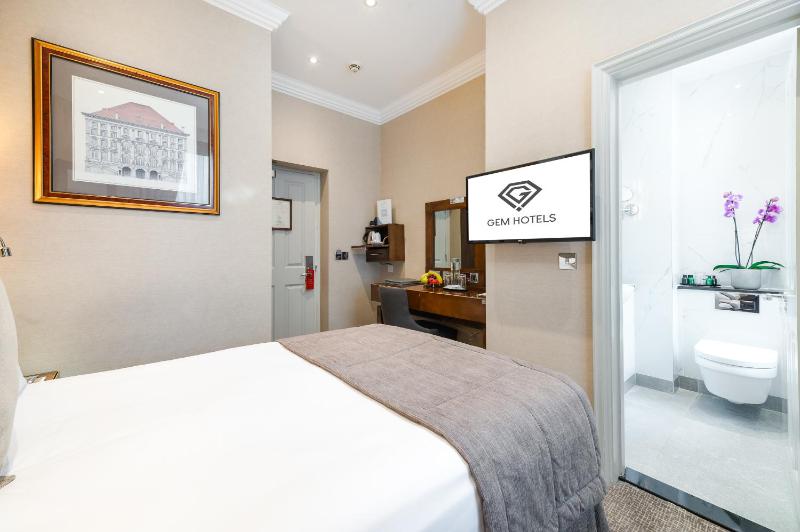 Double Room image 3