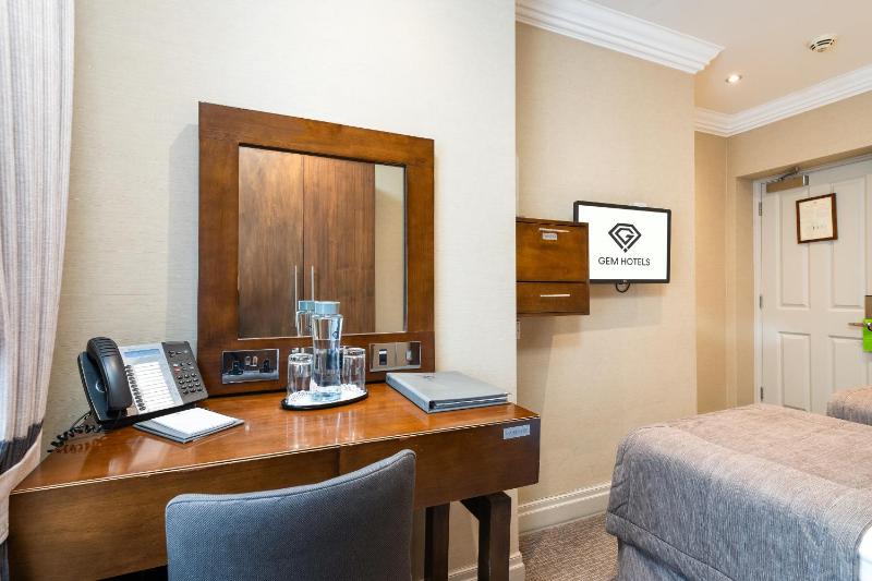 Twin Room image 2