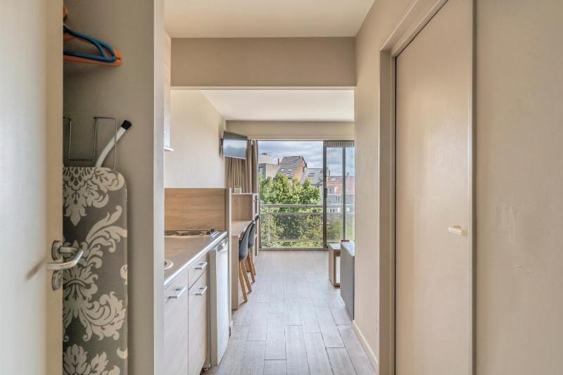 Executive One-Bedroom Apartment image 4