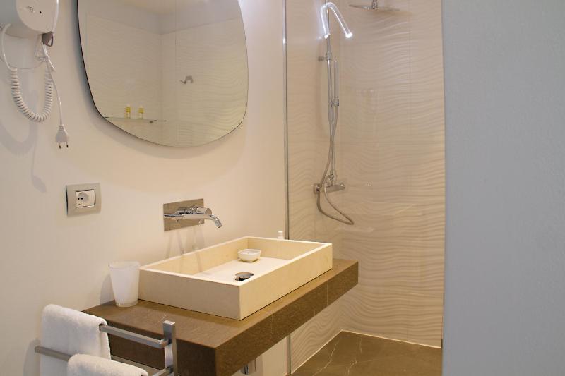 Deluxe Suite with View image 4