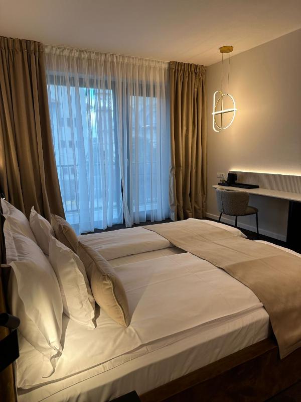 Deluxe Double Room with Balcony image 1