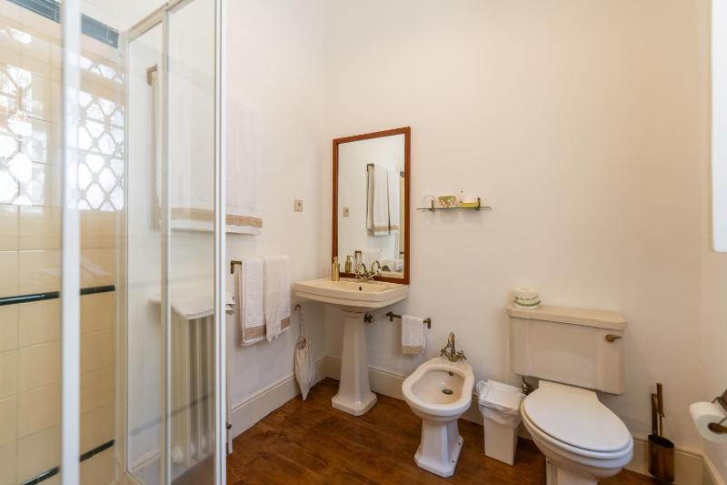 Large Twin Room image 2