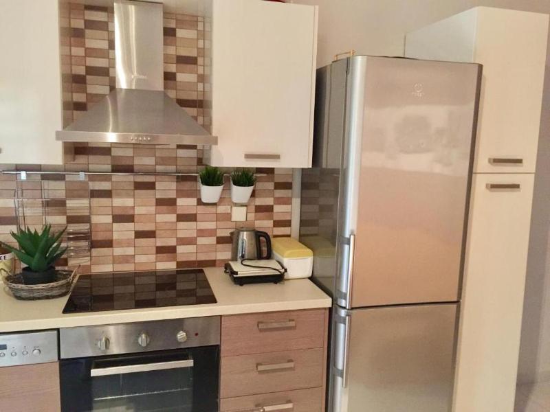  One-Bedroom Apartment with Sea View image 3