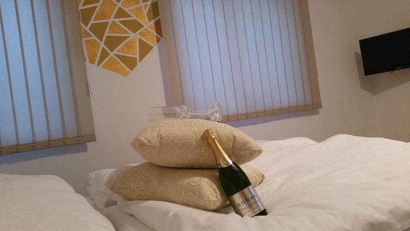 Standard Double Room image 3