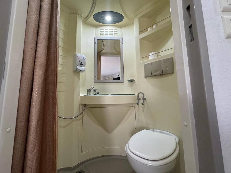 Double Room image 4