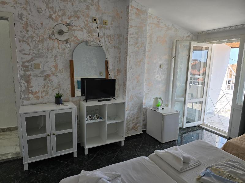 Double or Twin Room with Balcony image 2