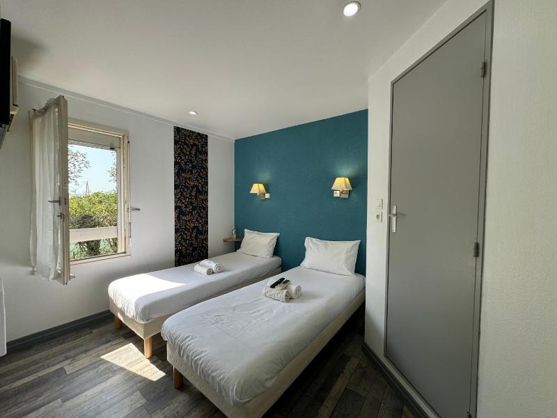 Twin Room image 2