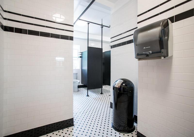 Queen Room with Shared Bathroom image 2