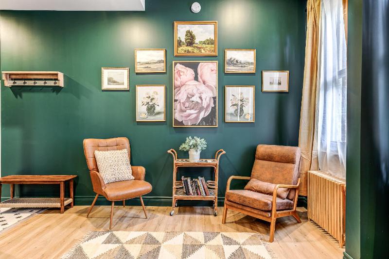 North House - Majestic 3-Bedroom Designer Apartment - image 16