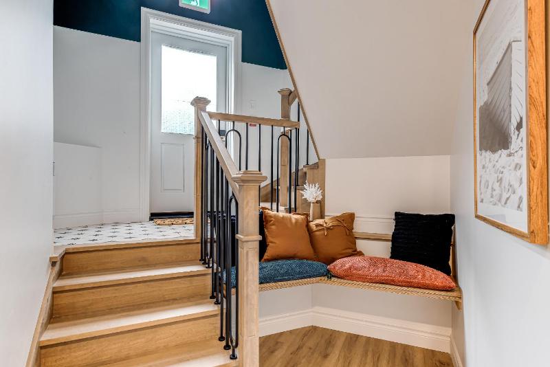 North House - Majestic 3-Bedroom Designer Apartment - image 8