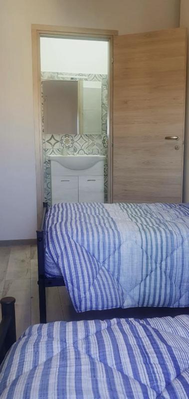 Budget Twin Room image 4