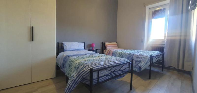Budget Twin Room image 3