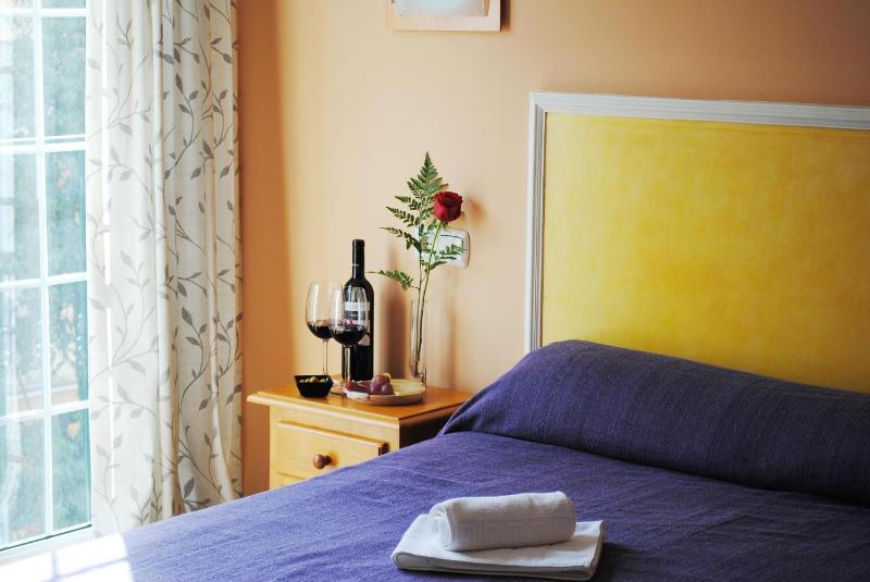 Double or Twin Room image 3