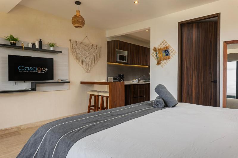 Unwind | Private Balcony & Rooftop Pools | Casago - image 14
