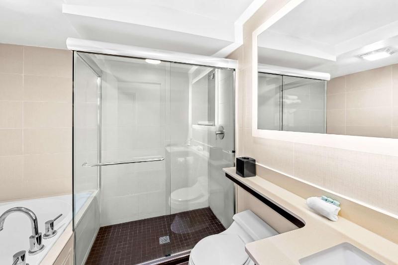 King Room with Spa Bath - Non-Smoking image 2