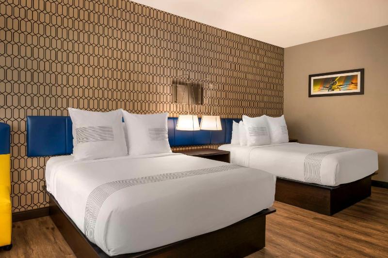 Queen Room with Two Queen Beds image 3