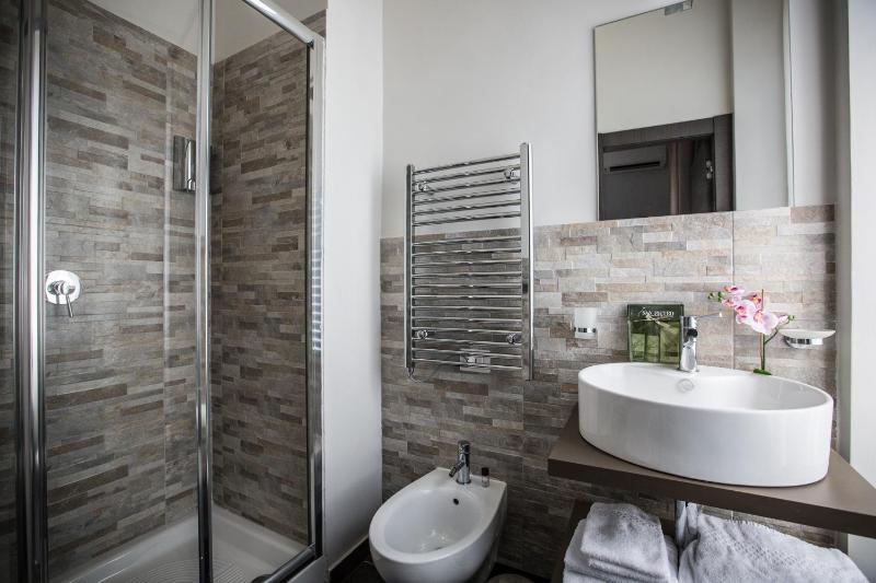 King Room with Balcony image 3