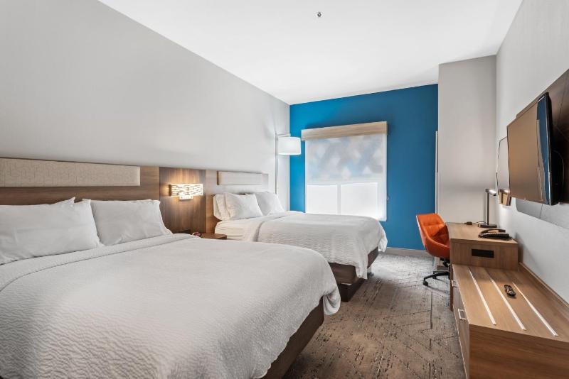 Standard Room with Two Queen Beds image 2