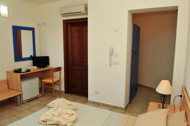 Double or Twin Room with Sea View image 4