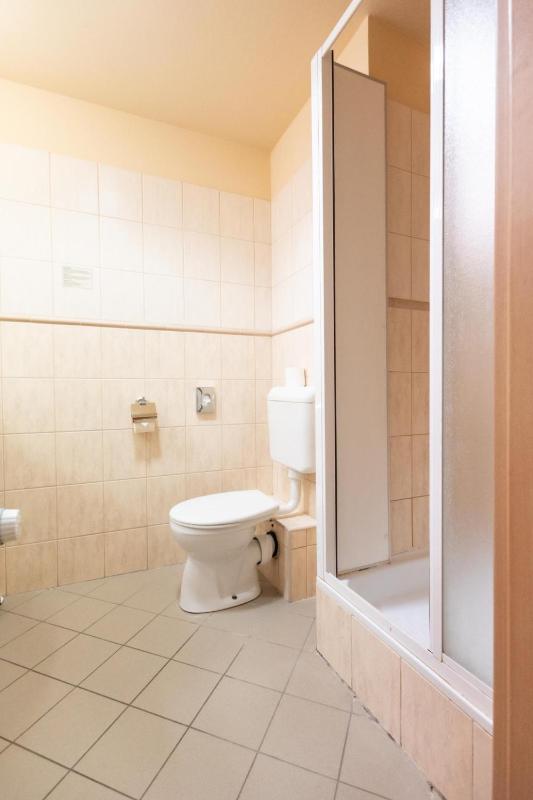 Standard Twin Room image 2