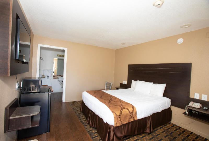 King Room - Non-Smoking image 2