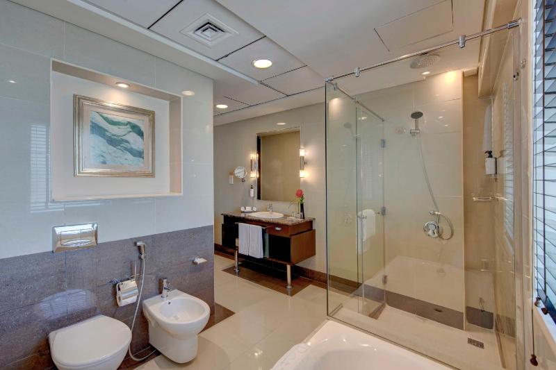 Spacious Room – Twin Beds image 2