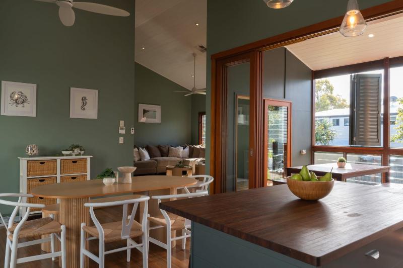 Malakai Beach House - image 9