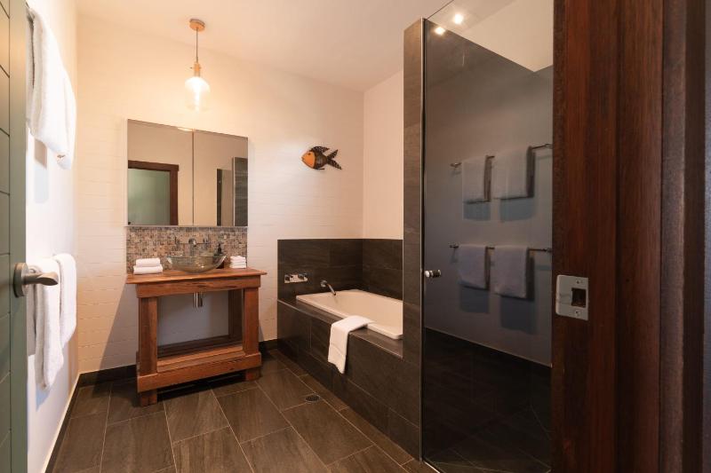 Malakai Beach House - image 15