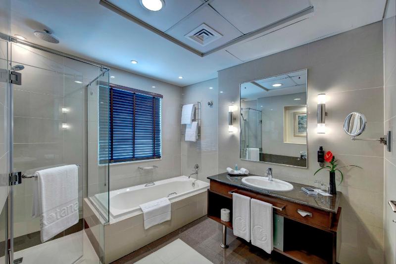 Spacious One Bedroom Suite image 4