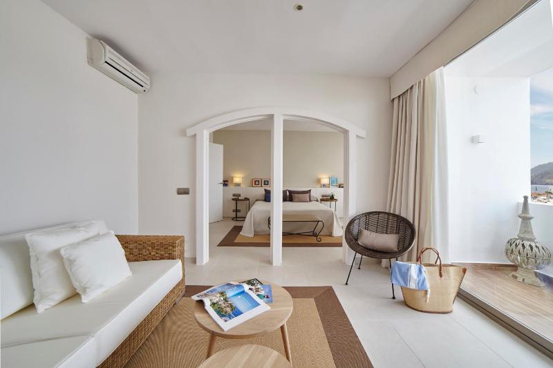 Premium Double Room with Terrace image 4