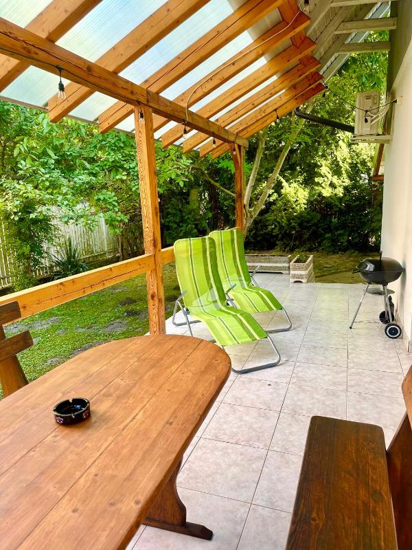 One-Bedroom Apartment image 2