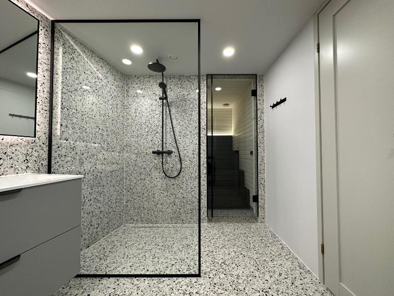 Brand New Apartments with Balcony and Free Parking - image 12