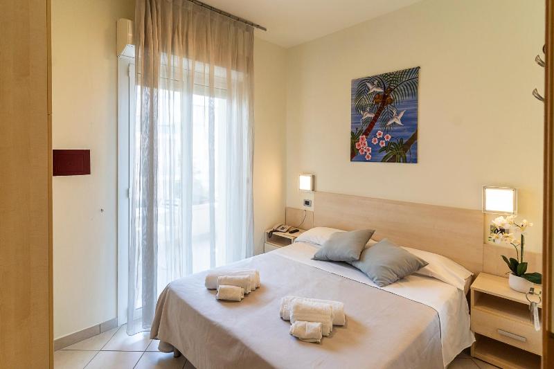 Small Double Room image 3