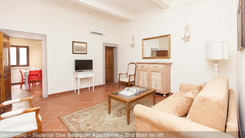 Superior One-Bedroom Apartment image 1