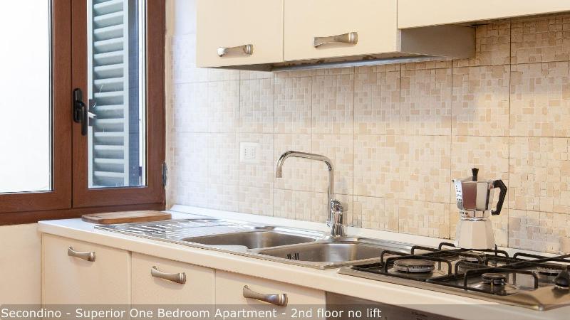 Superior One-Bedroom Apartment image 3