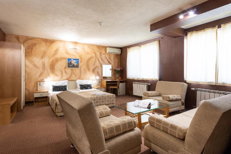 Deluxe Double Room image 3