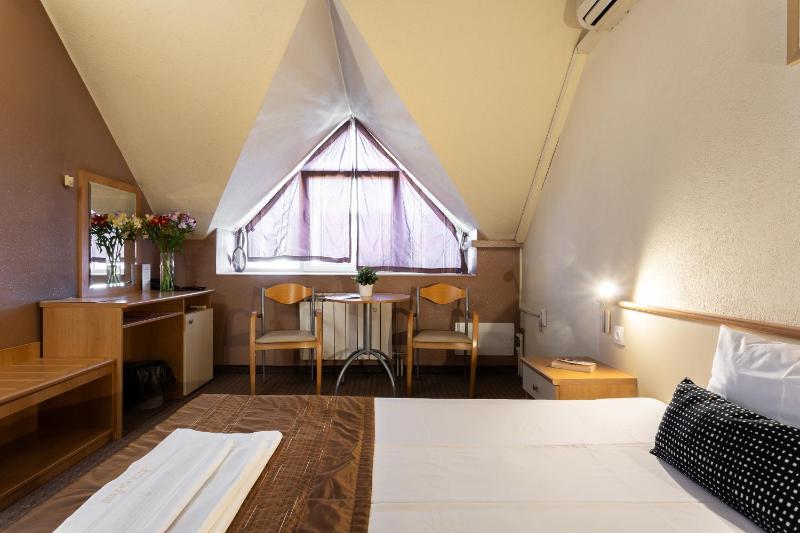 Single Room image 3