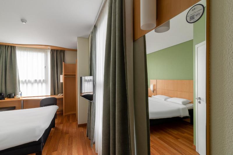 Ibis Kaunas Centre - image 26