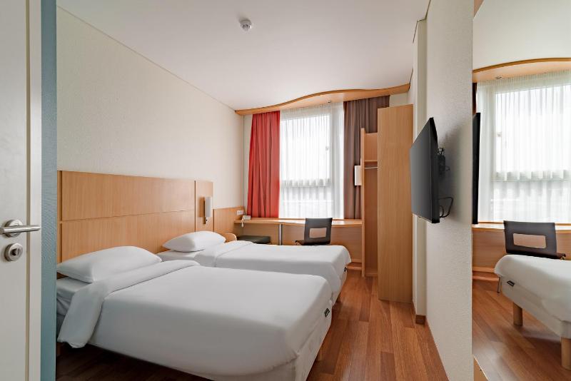 Ibis Kaunas Centre - image 9