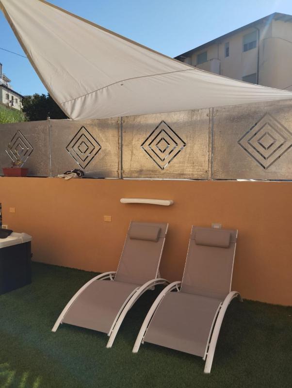 BURMARIA APARTMENT and ROOM with garden and jacuzzi - image 21