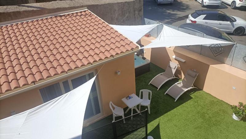 BURMARIA APARTMENT and ROOM with garden and jacuzzi - image 16