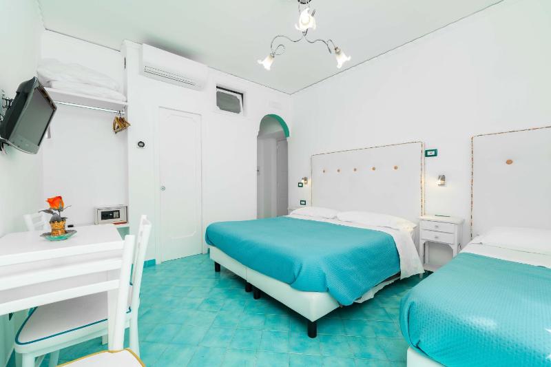 Basic Triple Room image 1