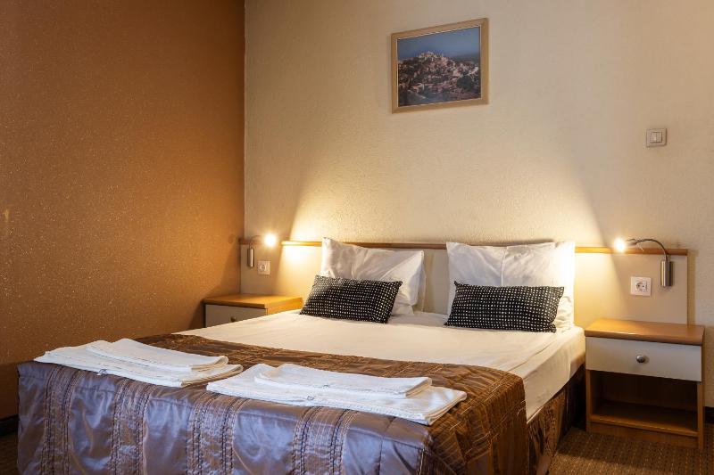 Standard Double Room image 2