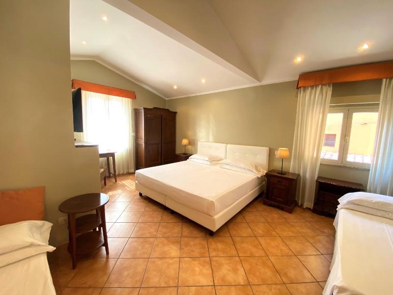 Quadruple Room image 3