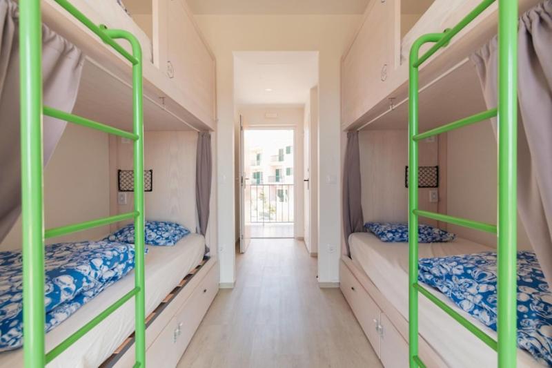 Bed in 12-Bed Dormitory Room with Ensuite Bathroom image 3