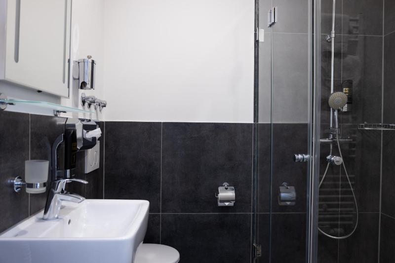 Hotel Innception - image 5