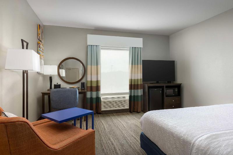 King Room with King Bed - Non-Smoking image 1